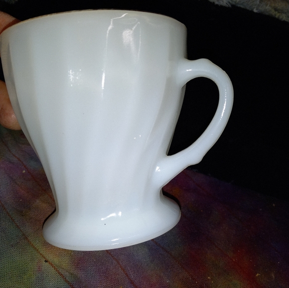 Vintage Anchor Hocking Fire King White Milk Glass Creamer Swirl - Picture 4 of 14